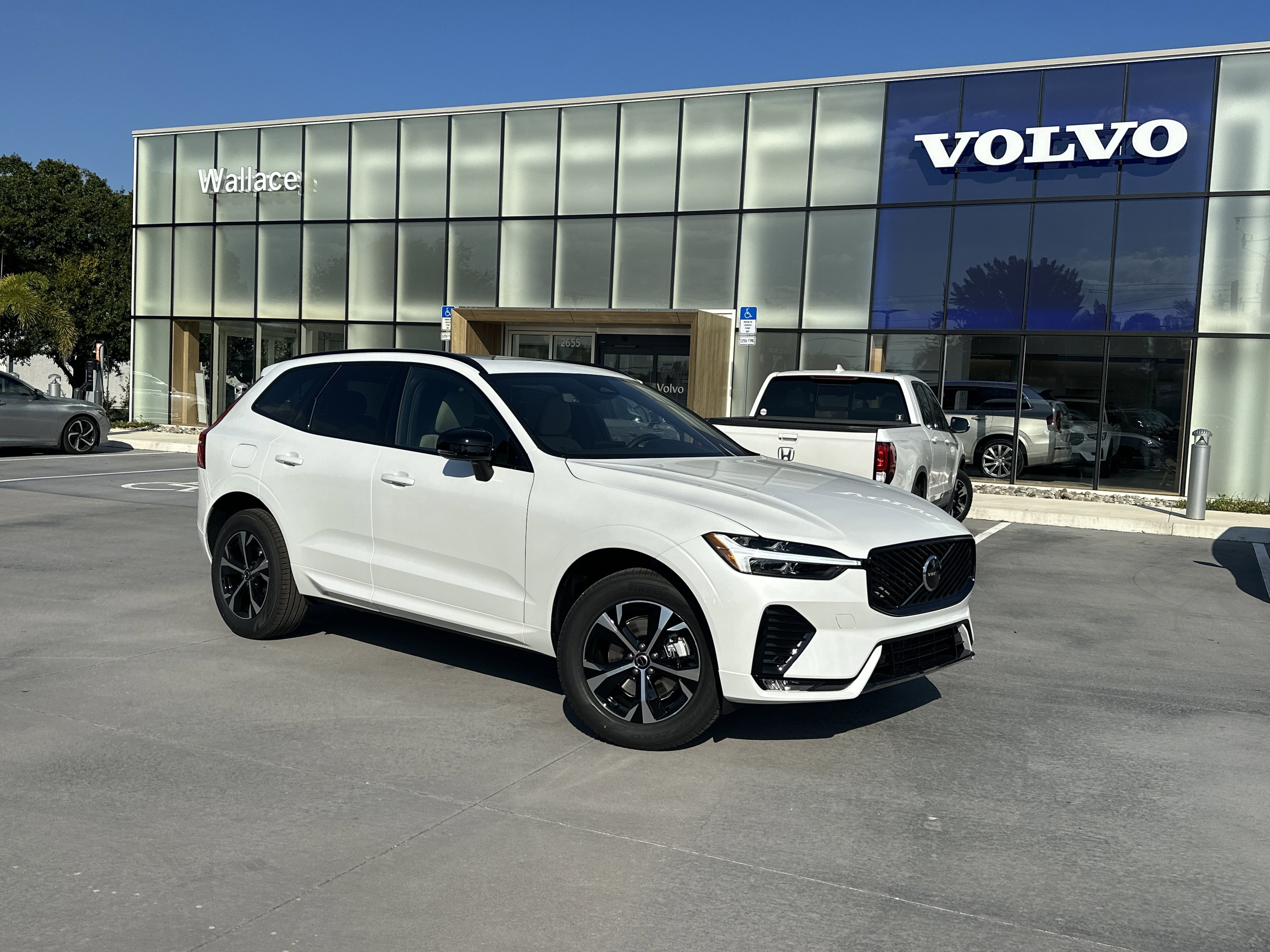 2026 Volvo XC60 Core's photo