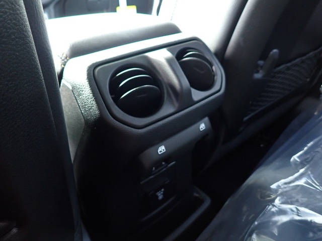 2025 Jeep Wrangler Sahara photo 16