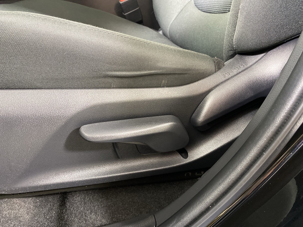 2023 Toyota RAV4 LE photo 14