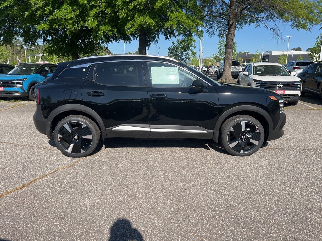 2025 Nissan Kicks SR photo 5