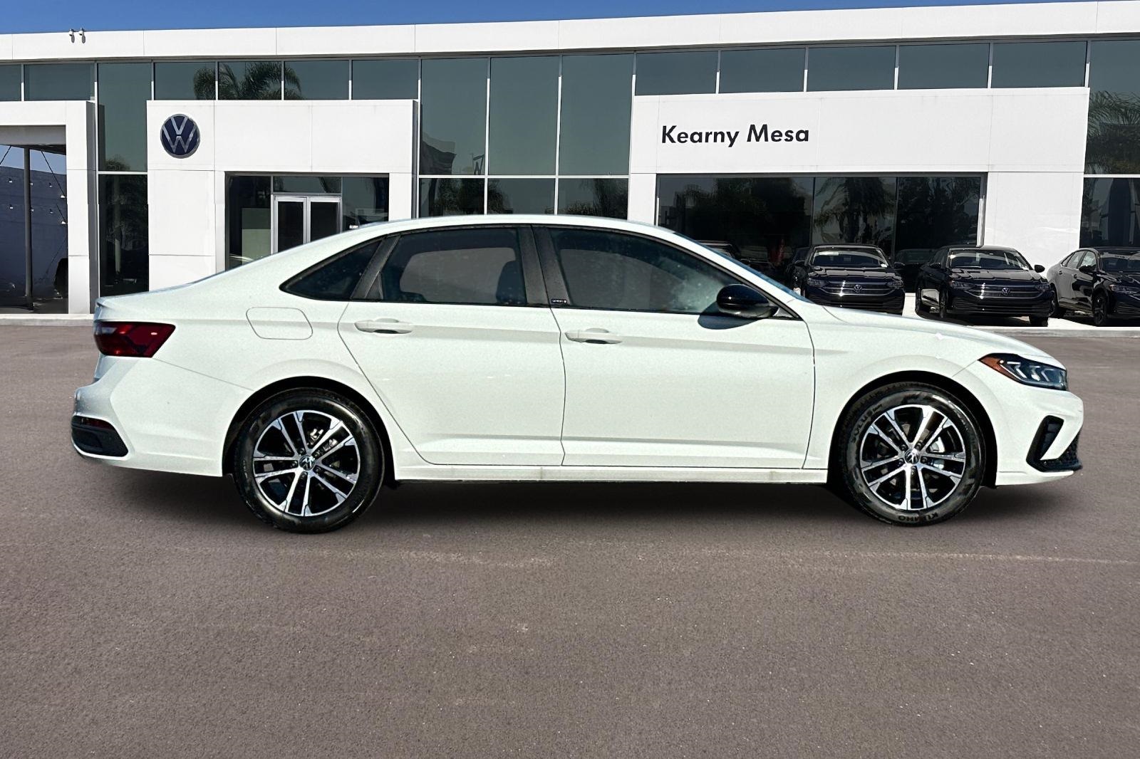 2025 Volkswagen Jetta 1.5T Sport photo 3