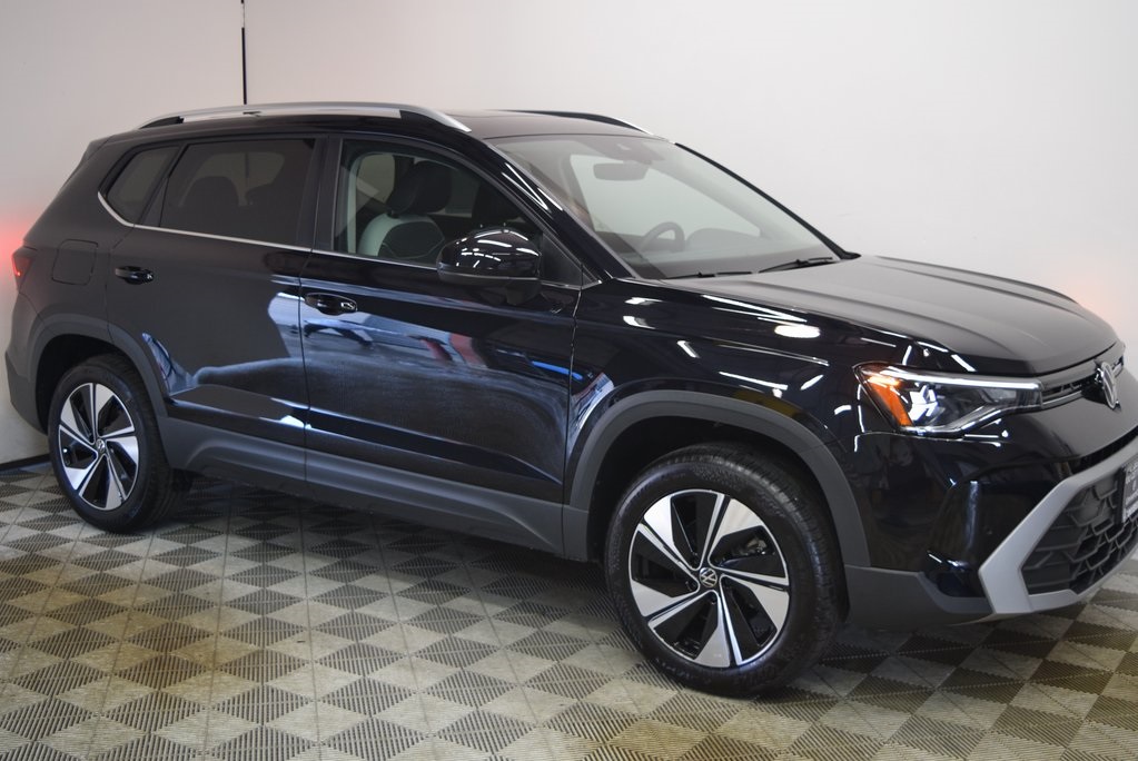 2025 Volkswagen Taos SE's photo