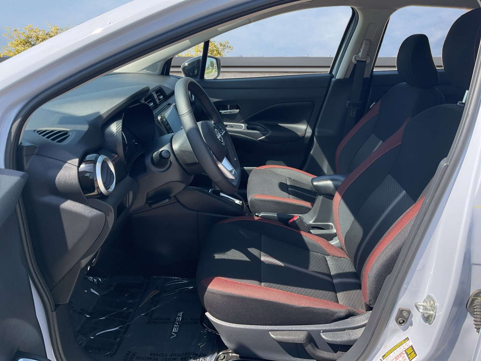 2024 Nissan Versa SR photo 2