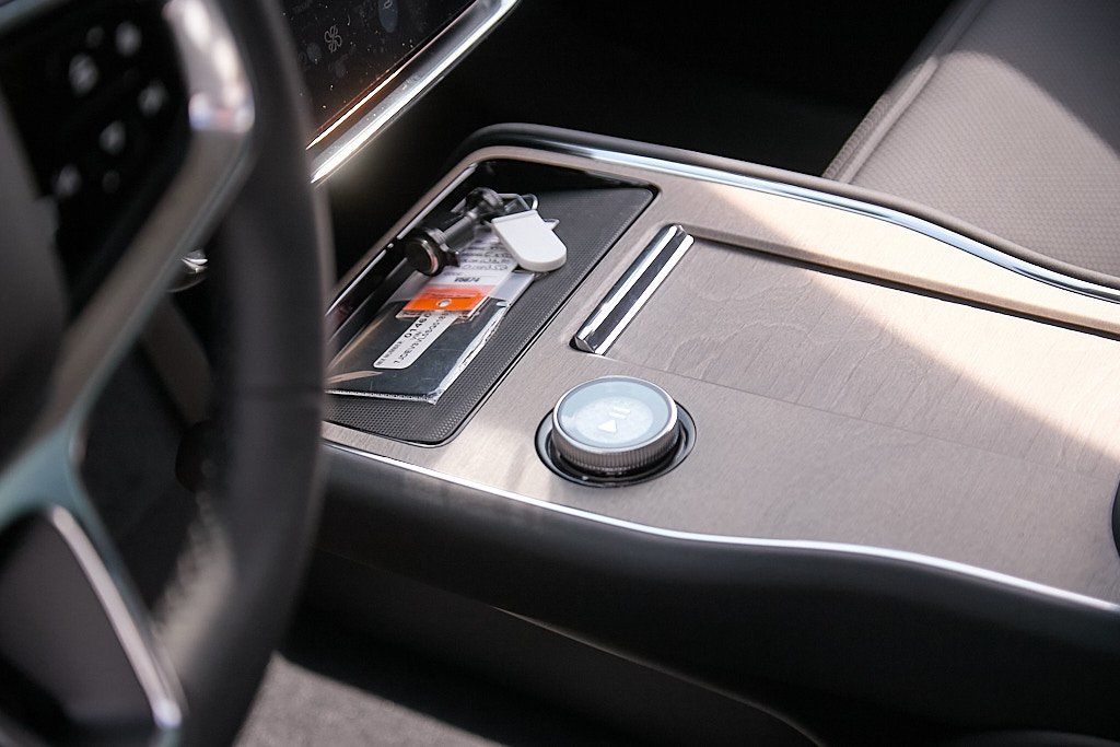 2025 VOLVO EX90 - Image 15