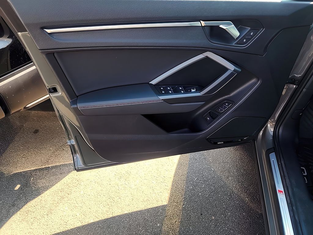 2022 Audi Q3 S line Premium Plus photo 4