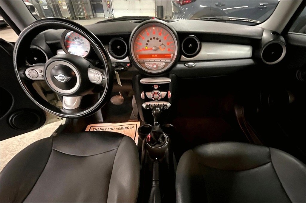 2010 MINI COOPER - Image 13
