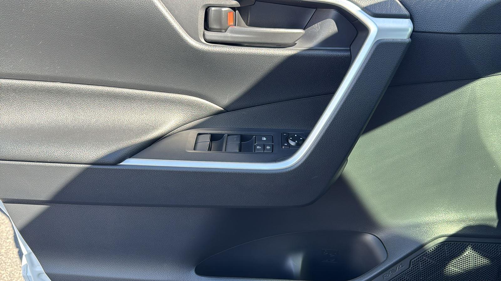 2021 Toyota RAV4 Prime XLE Premium photo 9