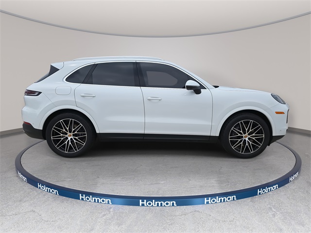 2025 Porsche Cayenne Base photo 3