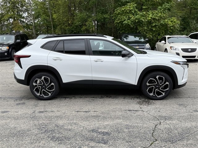 2025 Chevrolet Trax photo 3