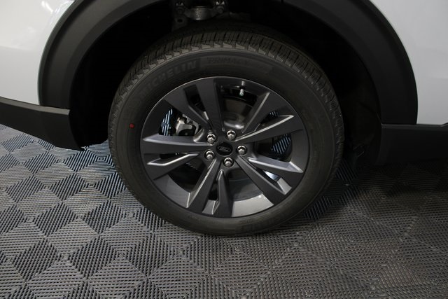2025 Ford Explorer photo 12