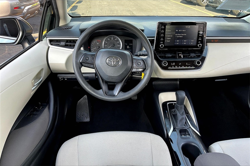2020 Toyota Corolla LE photo 2