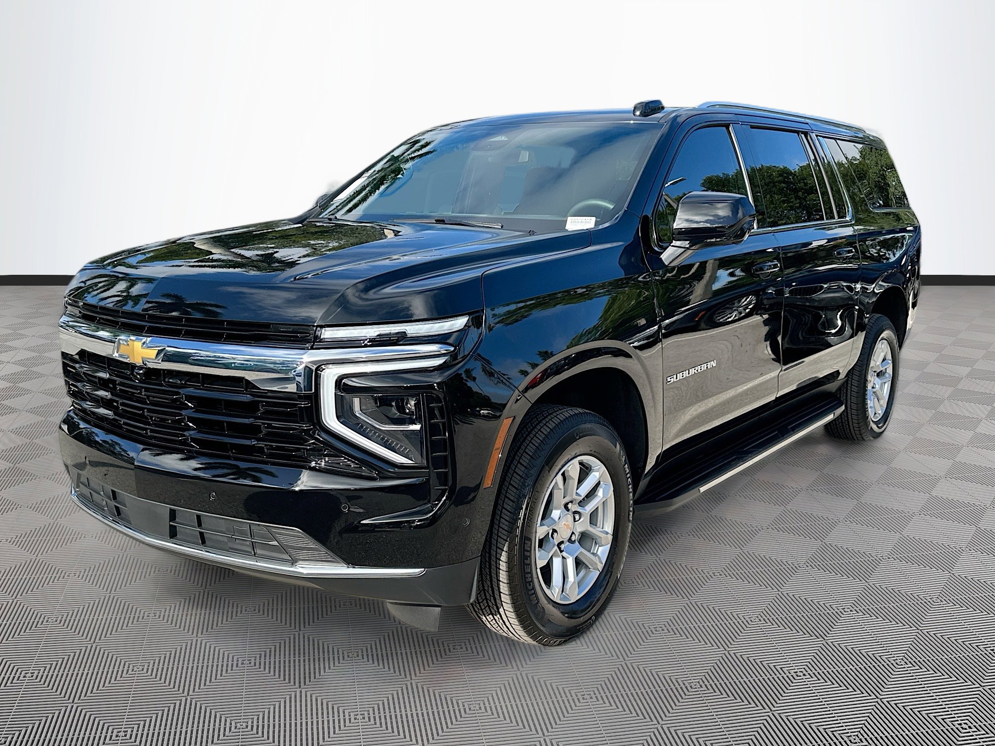 2025 Chevrolet Suburban LS photo 3