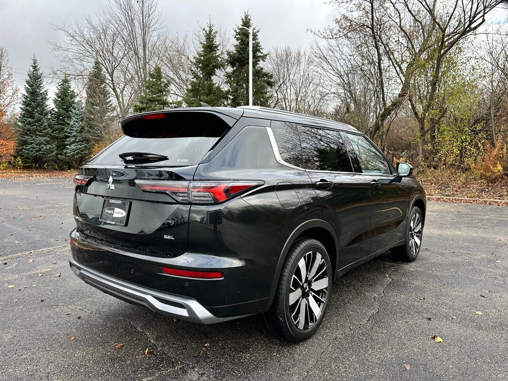 2025 Mitsubishi Outlander S-AWC photo 4