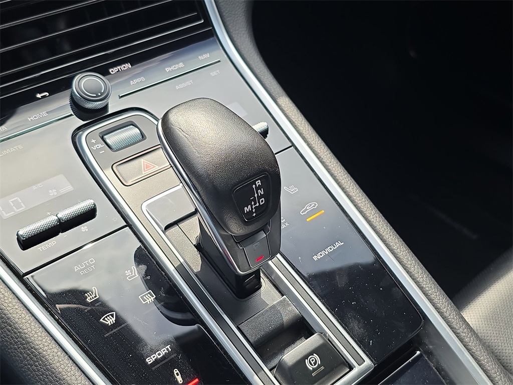 2023 Porsche Panamera Platinum photo 32