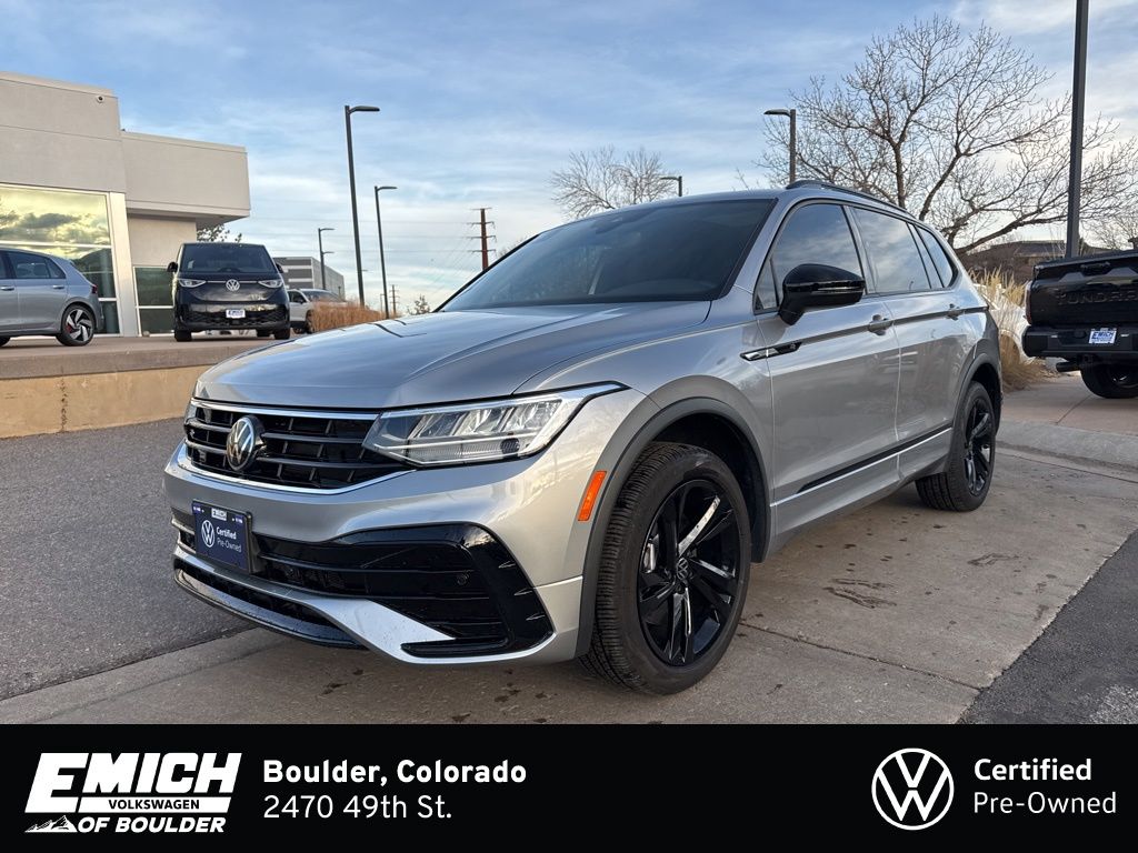 2024 Volkswagen Tiguan SE R-LINE BLACK's photo