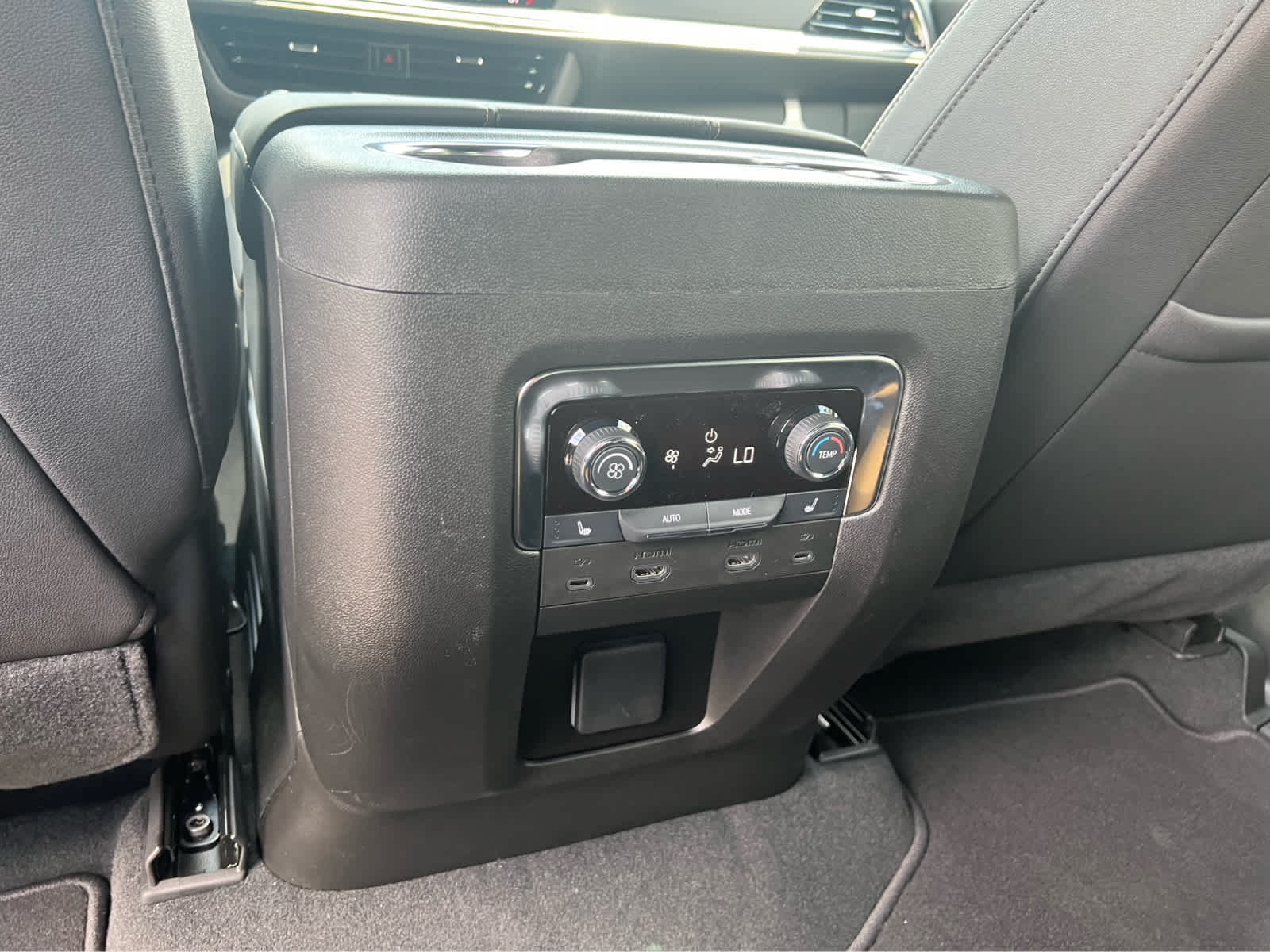 2025 Chevrolet Tahoe Premier photo 28