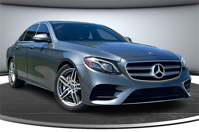2018 Mercedes Benz E 400 4MATIC photo 3