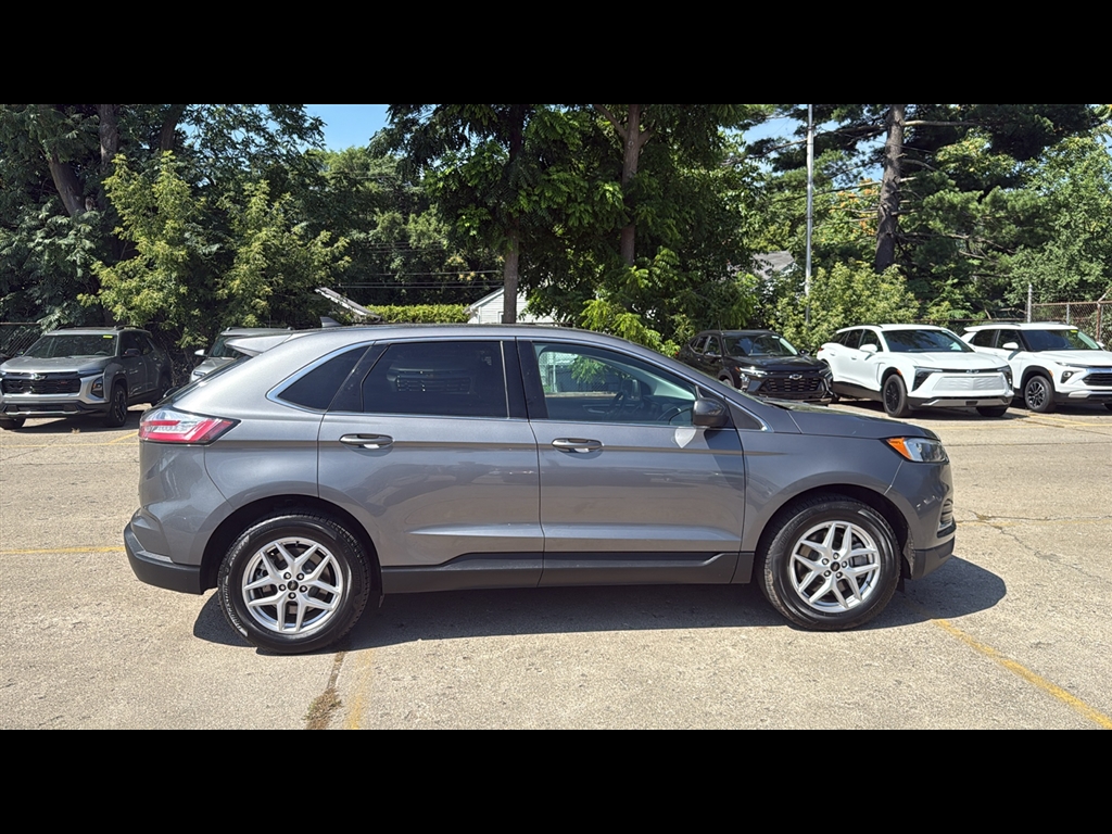 2023 Ford Edge SEL photo 4