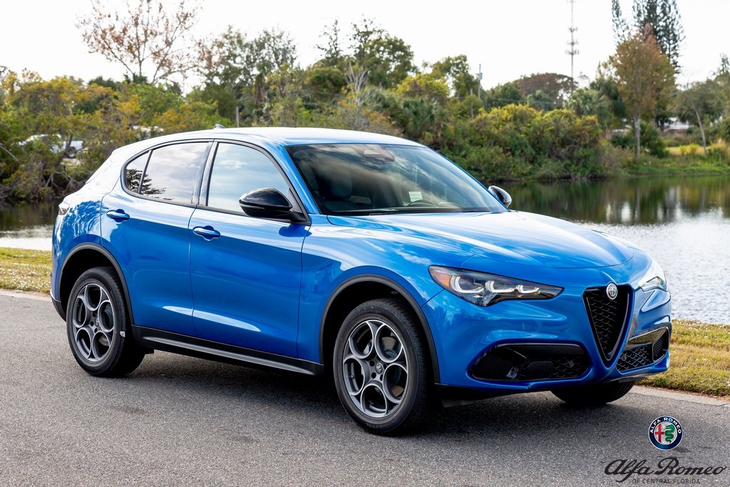 2025 Alfa Romeo Stelvio Base