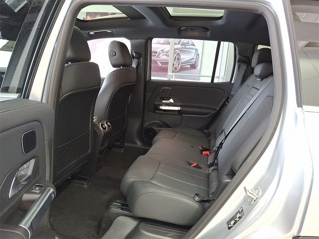 2025 Mercedes Benz EQB 300 4MATIC photo 6