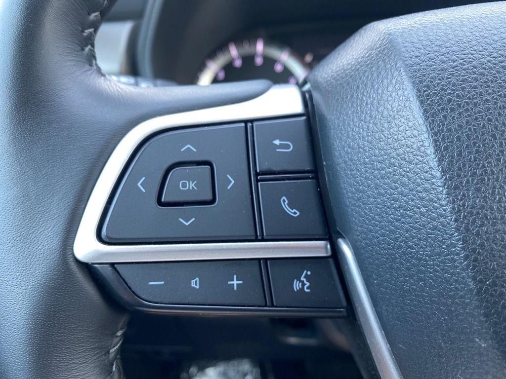 2024 Toyota Highlander XLE photo 17