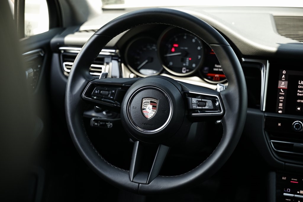 2024 Porsche Macan T photo 29