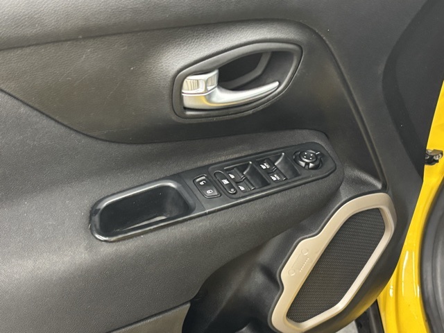 2015 Jeep Renegade Latitude North Edition photo 5