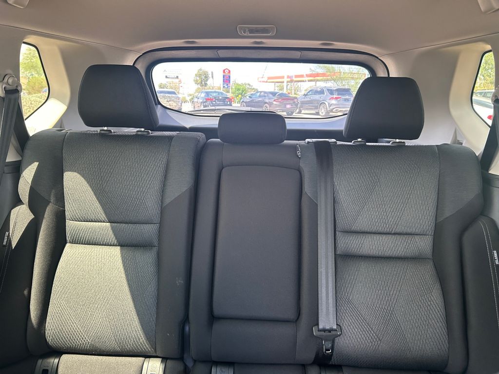 2024 Nissan Rogue SV photo 11