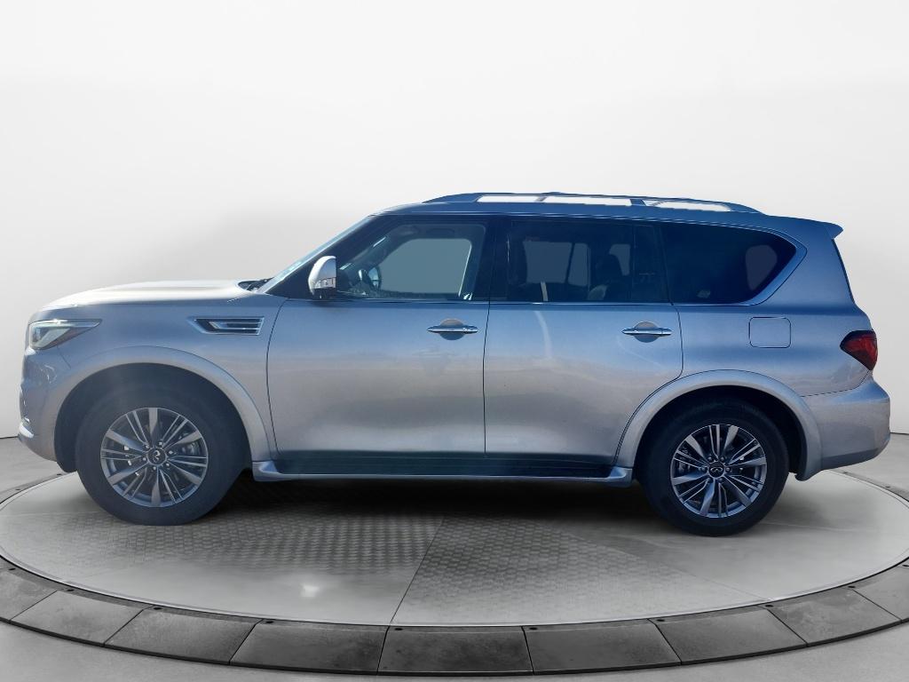 2022 Infiniti QX80 Luxe photo 2