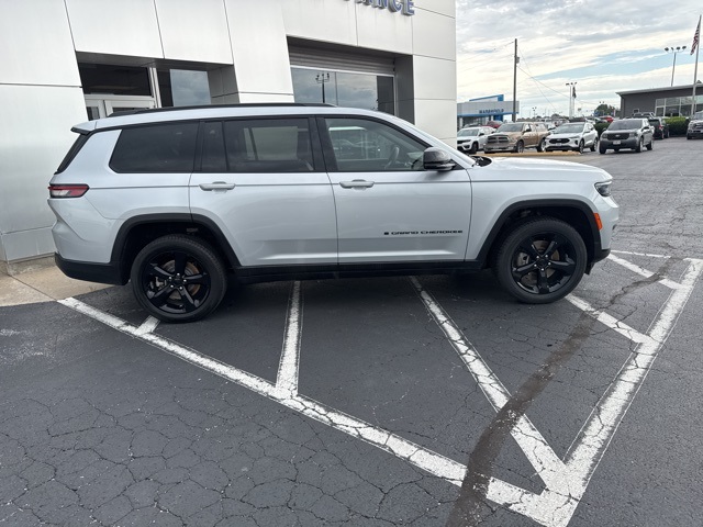 2023 Jeep Grand Cherokee Altitude photo 4