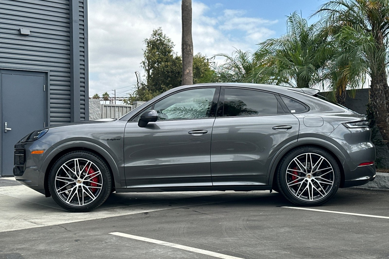 2026 Porsche Cayenne S E-Hybrid Coupe photo 2