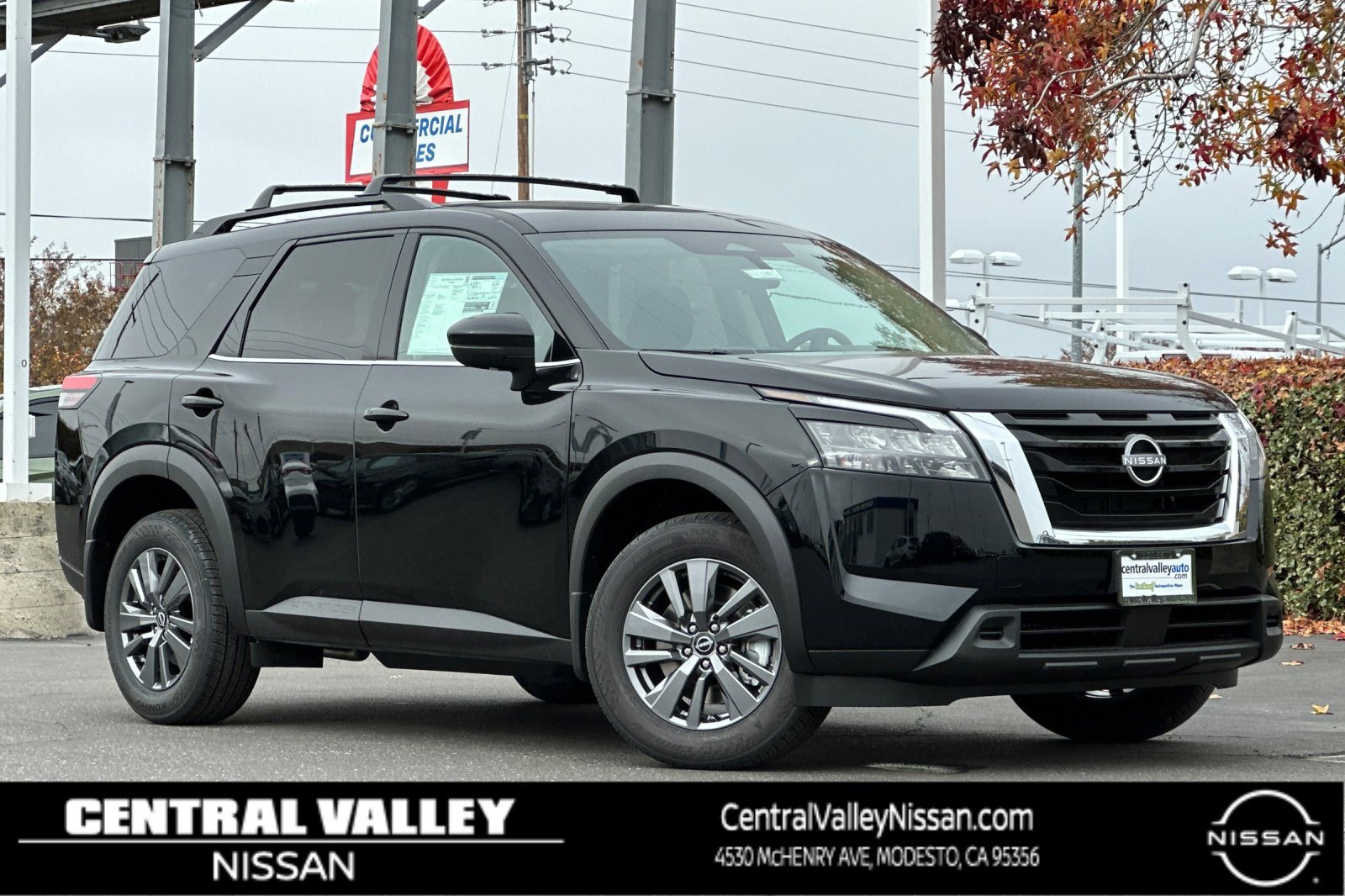 2025 Nissan Pathfinder SV's photo