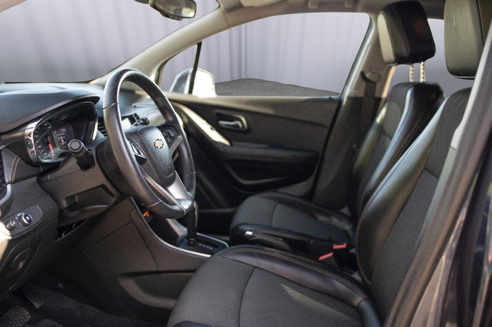 2019 Chevrolet Trax LT photo 2