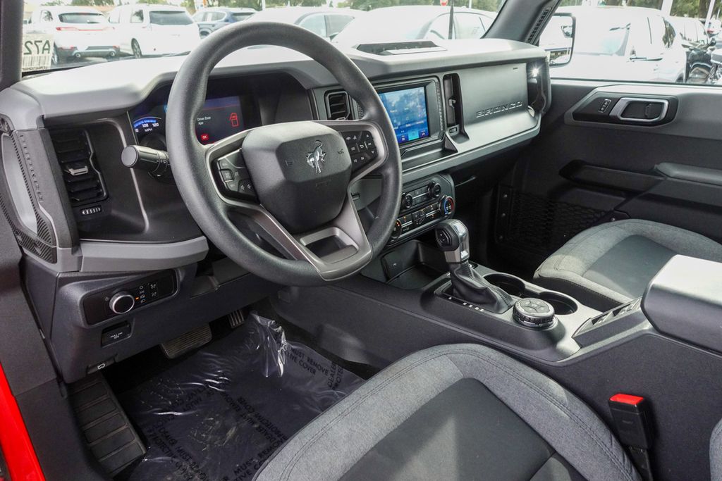 2023 Ford Bronco Base photo 11