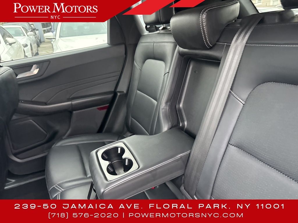 2021 Ford Escape Titanium photo 24