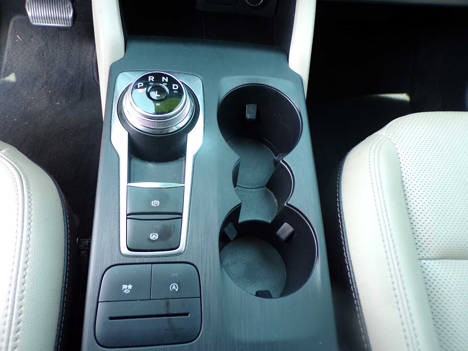 2021 Ford Escape SEL photo 13