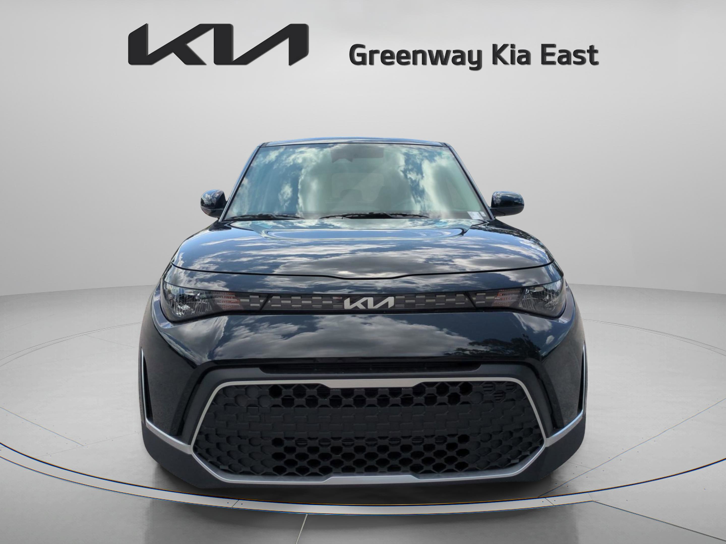 2025 Kia Soul LX photo 2
