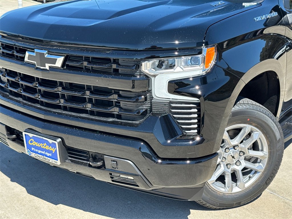 2025 Chevrolet Silverado 1500 RST photo 3