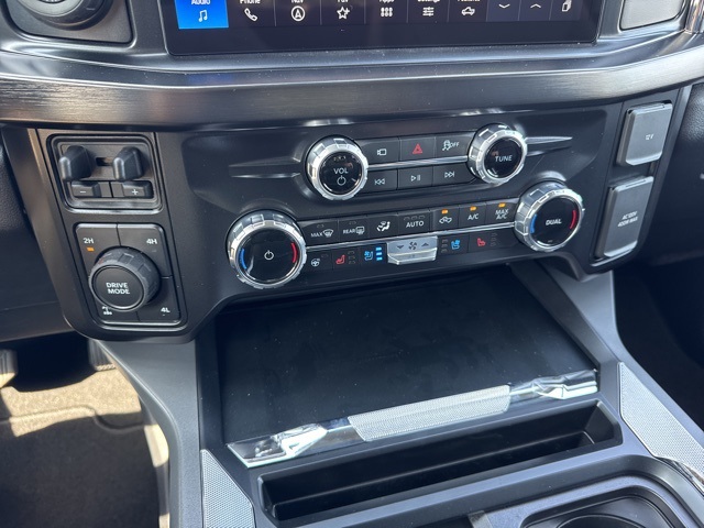2025 Ford F-250 Lariat photo 18
