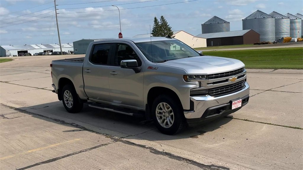Used 2021 Chevrolet Silverado 1500 LT with VIN 3GCUYDED1MG381064 for sale in Oslo, Minnesota