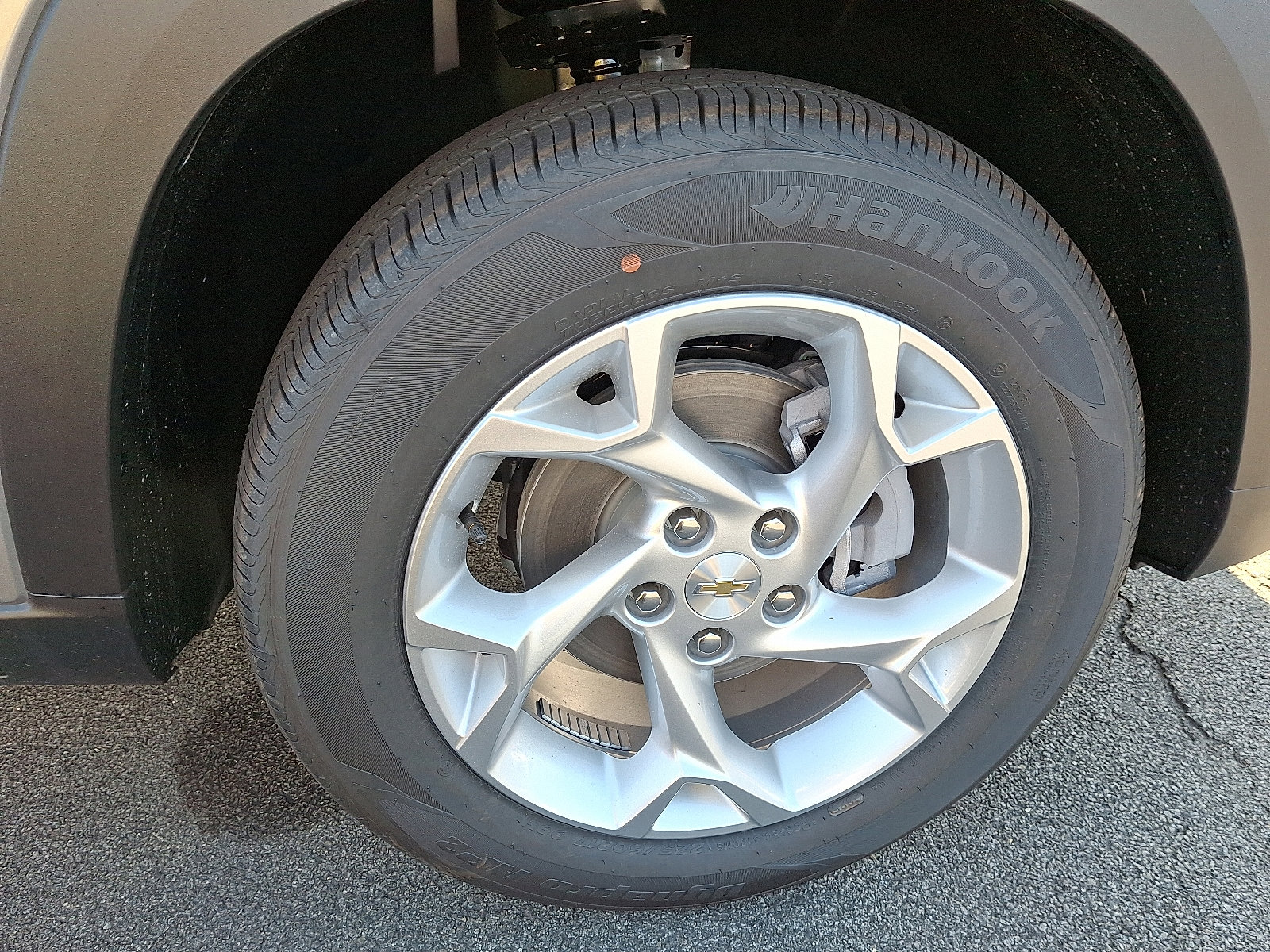 2025 Chevrolet Trax LS photo 4