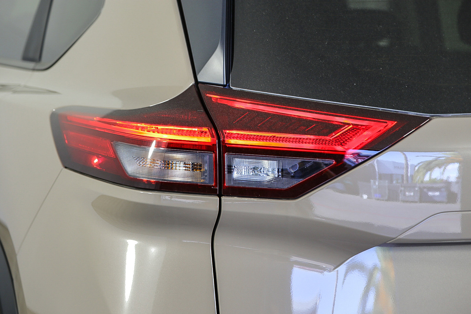 2025 Nissan Rogue SV photo 7
