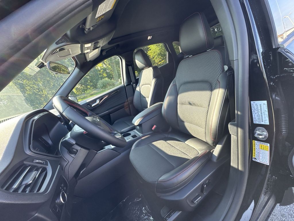 2025 Ford Escape ST-Line photo 10