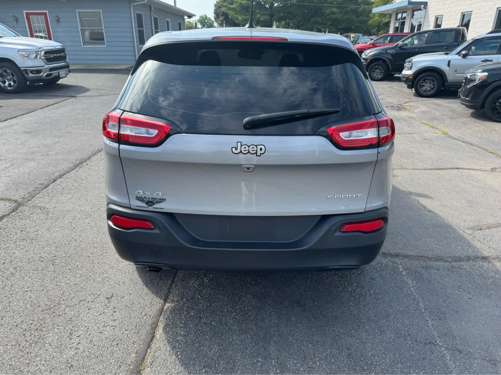 2015 Jeep Cherokee Sport photo 4