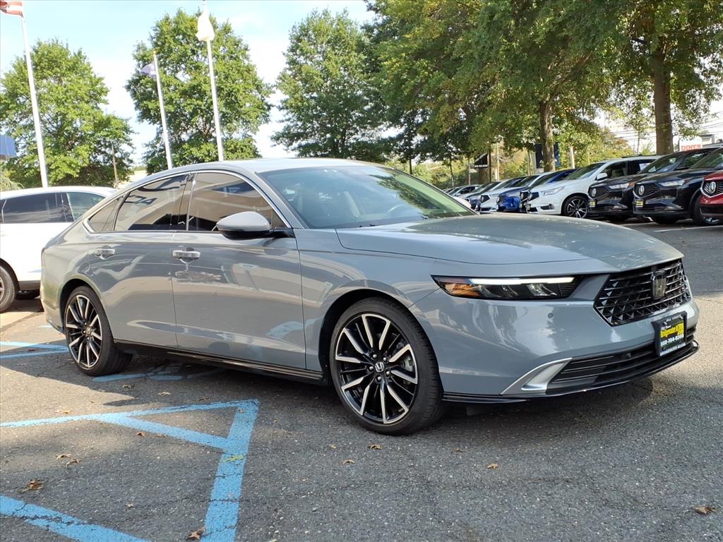 2023 Honda Accord Hybrid Touring photo 3