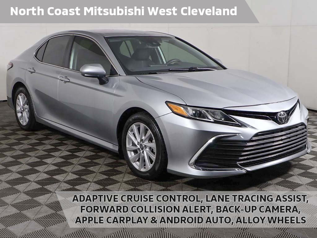 2023 Toyota Camry LE's photo