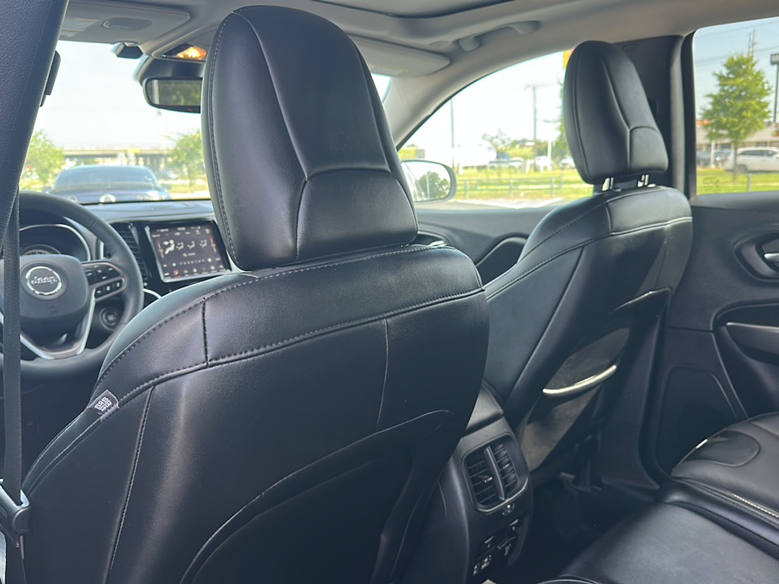 2022 Jeep Cherokee Limited photo 2