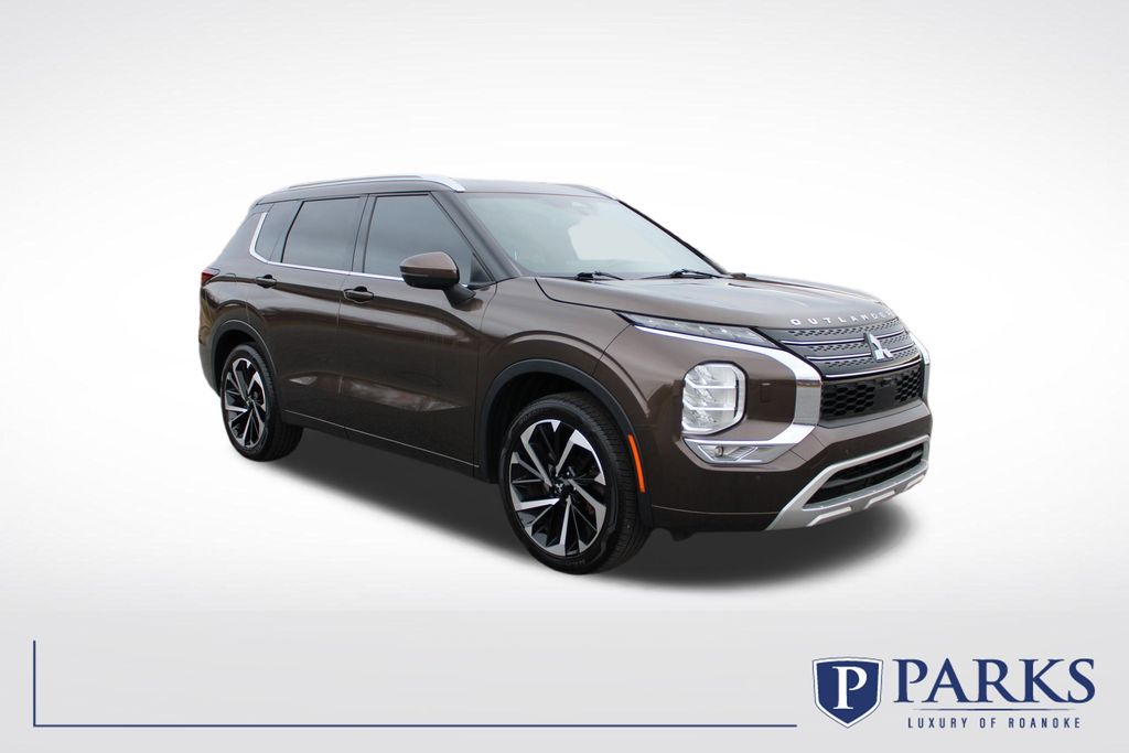 2022 Mitsubishi Outlander SEL's photo