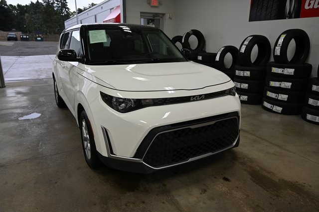 2023 Kia Soul LX S photo 3