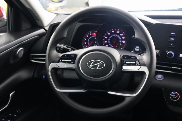 2023 Hyundai Elantra SEL photo 10